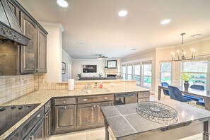 House (5 Bedrooms) | Interior