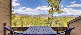 4 Mi to Marina: Family Townhome in Silverthorne!