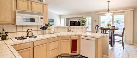 House (3 Bedrooms) | Interior