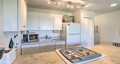 Kaunakakai Escape: Heated Pool & Beach Access