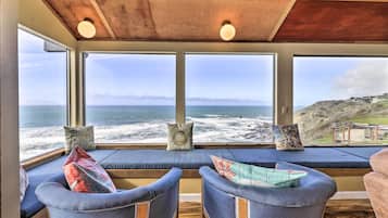 House (3 Bedrooms) | Front of property