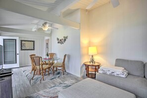 Interior - Kailua-kona Guest House w/ Lanai < 7 Mi to Beach (Kailua-Kona)