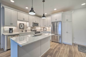 Apartment (1 Bedroom) | Interior - Downtown Traverse City Condo: 32 Mi to Ski Slopes! (Traverse City)