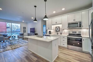 Apartment (1 Bedroom) | Interior - Downtown Traverse City Condo: 32 Mi to Ski Slopes! (Traverse City)