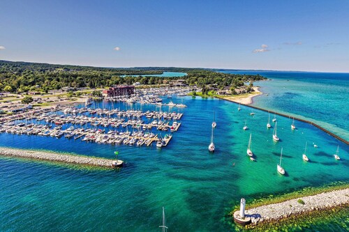 Downtown Traverse City Condo: 32 Mi to Ski Slopes!