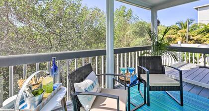 Holmes Beach Retreat: Walk to Beach & Dining!