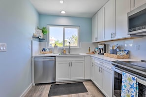 Apartment (2 Bedrooms) | Interior - Holmes Beach Retreat: Walk to Beach & Dining! (Holmes Beach)