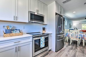 Apartment (2 Bedrooms) | Interior - Holmes Beach Retreat: Walk to Beach & Dining! (Holmes Beach)