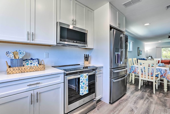 Apartment (2 Bedrooms) | Interior - Holmes Beach Retreat: Walk to Beach & Dining! (Holmes Beach)