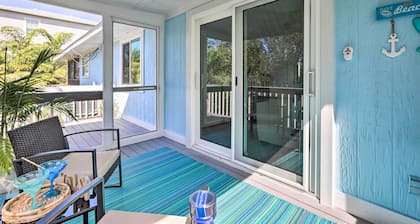 Holmes Beach Retreat: Walk to Beach & Dining!