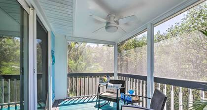 Holmes Beach Retreat: Walk to Beach & Dining!