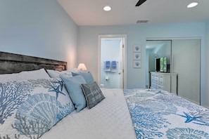 Apartment (2 Bedrooms) | Interior - Holmes Beach Retreat: Walk to Beach & Dining! (Holmes Beach)