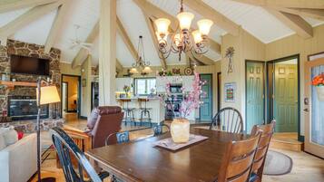 House (3 Bedrooms) | Interior