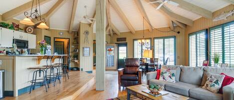 House (3 Bedrooms) | Interior