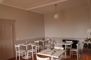 朝食 (郷土料理)、毎日提供 (無料)