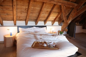 Deluxe Room | Premium bedding, individually decorated, individually furnished - Sessius 1622 (Cessy)
