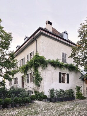 Exterior - Sessius 1622 (Cessy)