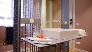 A bathroom with a white sink, a mirror, and a towel rack. - Sessius 1622 (Cessy)