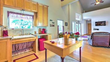 House (2 Bedrooms) | Interior