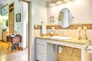 House (2 Bedrooms) | Interior - Johnson City Home w/ Hot Tub - Close to Wineries! (Johnson City)