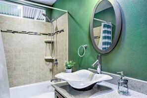 House (3 Bedrooms) | Interior - Breezy Home, 4 Mi to Volcanoes Nat'l Park! (Volcano)