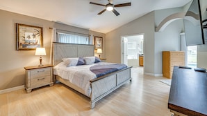 A bedroom with a bed, nightstands, a ceiling fan, and a desk. - 11 Mi to Disney: Family-friendly Home in Davenport (Davenport)