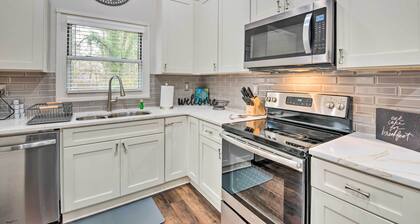 Atlanta Retreat w/ Deck in Greenbriar Area!