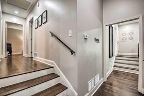 House (3 Bedrooms) | Interior - Atlanta Retreat w/ Deck in Greenbriar Area! (Atlanta)