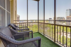 A balcony with wicker furniture and a view of the cityscape. - Colorful Atlanta Vacation Rental - Walk to Dtwn! (Atlanta)