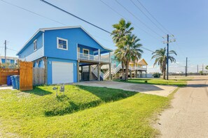 House (4 Bedrooms) | Interior - Private Pool & Furnished Deck: Port Aransas Home! (Port Aransas)