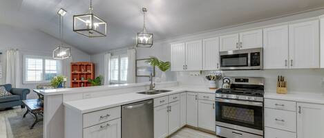 House (4 Bedrooms) | Interior