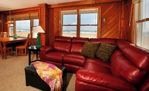 Living area -  2-bedroom Oceanfront Cottage  (Nags Head)