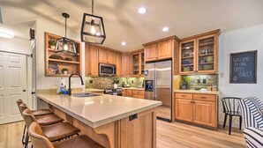 Microwave, oven, stovetop, dishwasher - Family-friendly Townhome, Walk to Lake Tahoe! (Carnelian Bay)