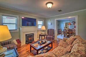 House (3 Bedrooms) | Interior - Hot Springs Home - Walk to Oaklawn Casino! (Hot Springs)