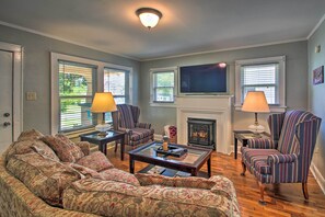 House (3 Bedrooms) | Interior - Hot Springs Home - Walk to Oaklawn Casino! (Hot Springs)