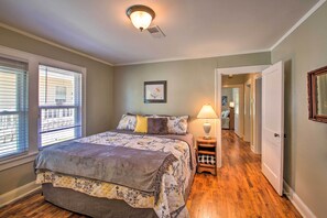 House (3 Bedrooms) | Interior - Hot Springs Home - Walk to Oaklawn Casino! (Hot Springs)