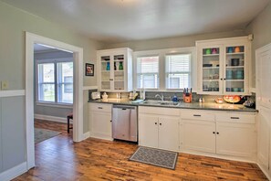 House (3 Bedrooms) | Interior - Hot Springs Home - Walk to Oaklawn Casino! (Hot Springs)