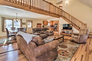 Interior - Hike, Fish & Unwind: Albrightsville Cabin! (Albrightsville)