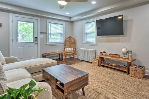 Takoma Park Apt w/ Wood Fire Pit < 8 Mi to DC