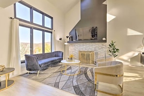 Apartment (3 Bedrooms) | Interior - Hike, Ski & Golf: Mtn-view Codo in Vernon Township (Vernon)