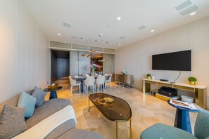 Smart TV - Amusing 2BR with Sea view at FIVE Palm (Dubai)