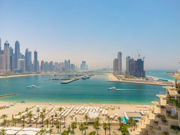 Beach nearby - Amusing 2BR with Sea view at FIVE Palm (Dubai)