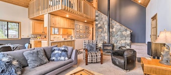 Deck + Fireplace: Log Cabin in Tahoe Donner!