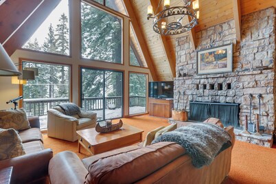 Donner Lake Views: Rustic Truckee Cabin!