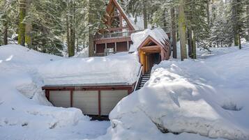 House (5 Bedrooms) | Interior