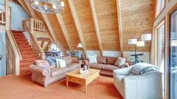House (5 Bedrooms) | Interior