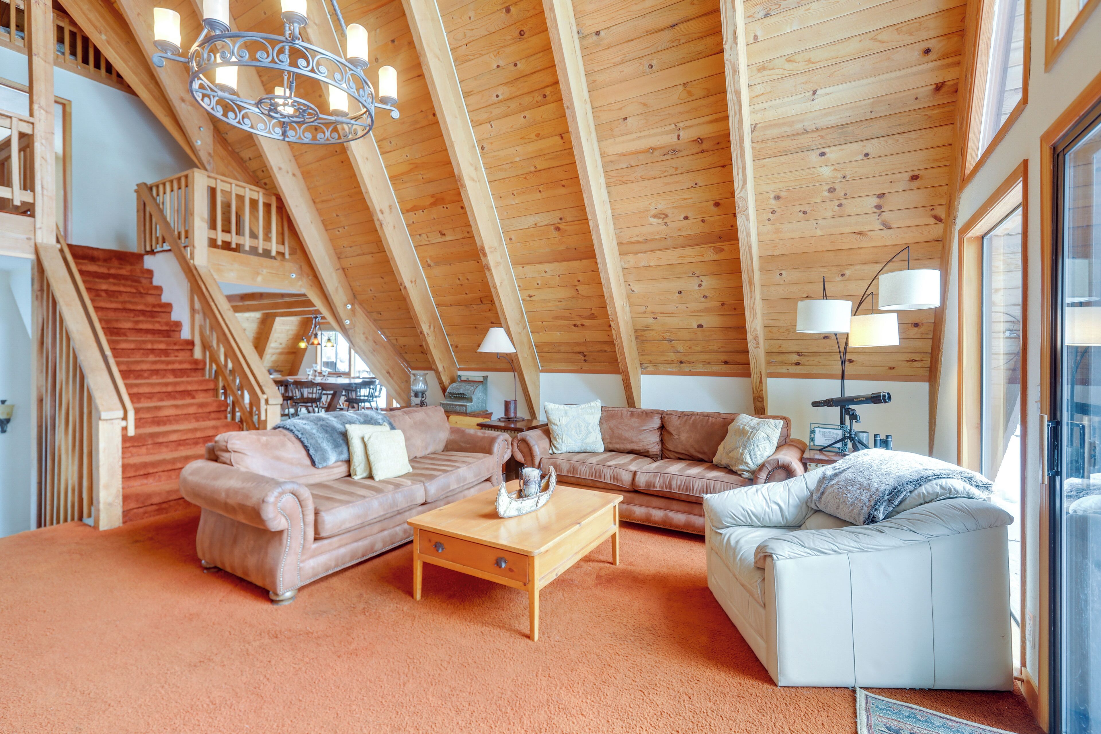 House (5 Bedrooms) | Interior