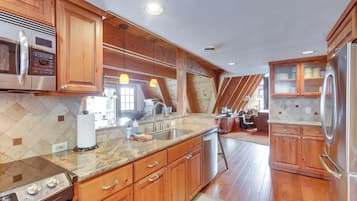 House (5 Bedrooms) | Interior
