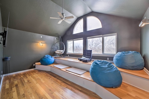 Grand Tulsa Getaway With Private Pond, Dock & Deck