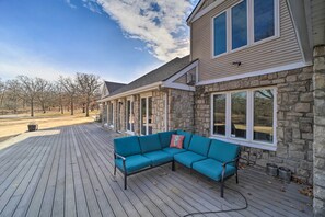 Interior - Grand Tulsa Getaway With Private Pond, Dock & Deck (Tulsa)